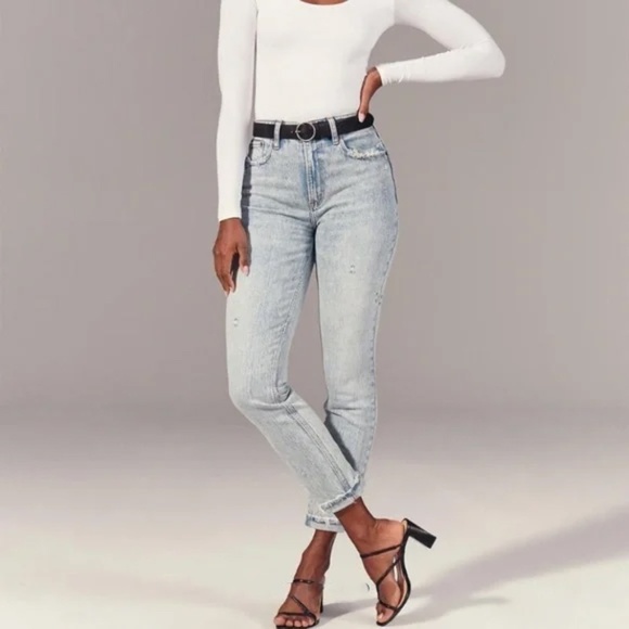 Abercrombie & Fitch Denim - Abercrombie Curve Love High Rise Mom Jean - Size 30/10R